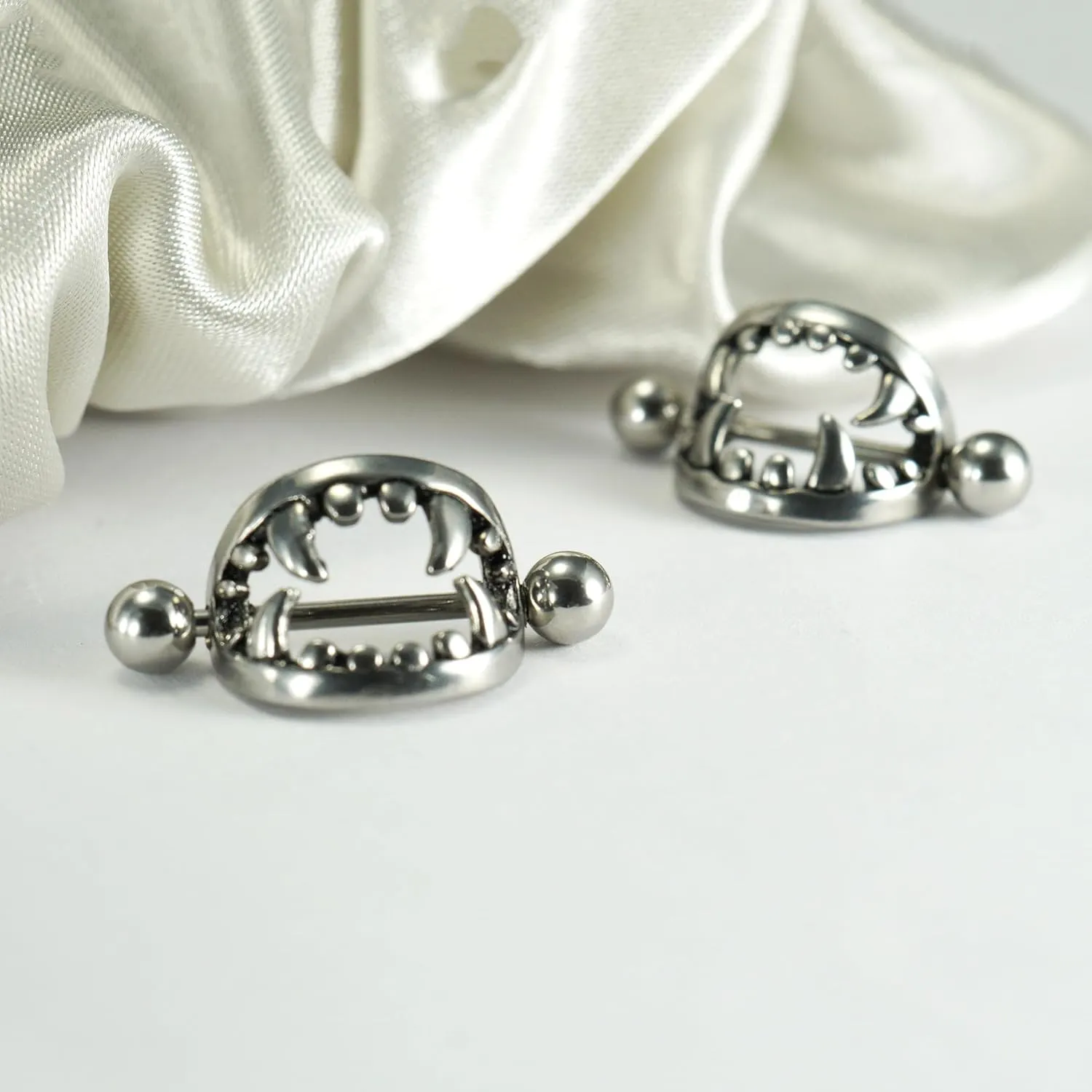 14G 16G Spooky Nipple Piercing Jewelry for Halloween, Vampire Skull Nipple Rings Surgical Steel for Men and Women, Nipple Shields Barbell Rings