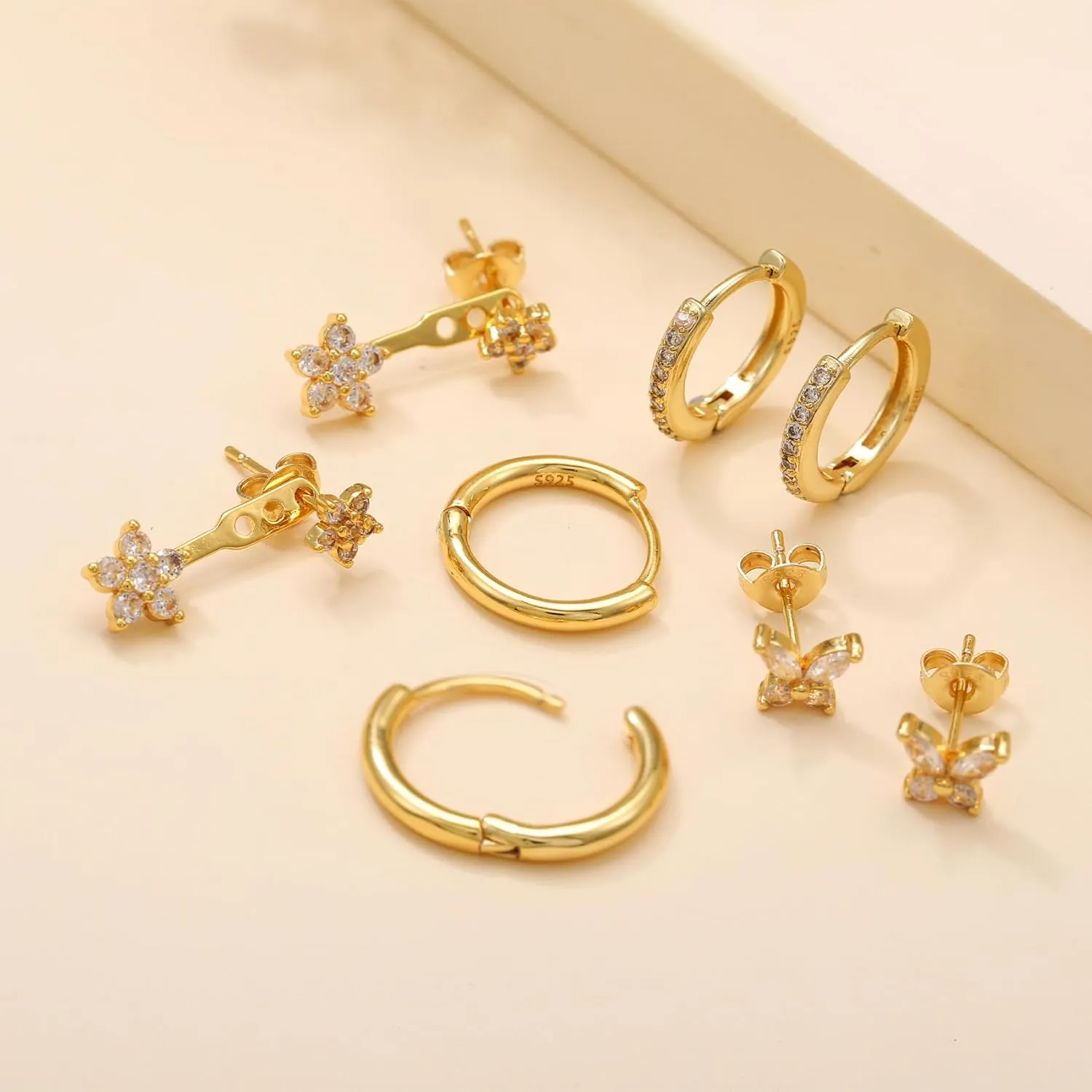 3/4 Pairs Small Gold Earrings for Women Hypoallergenic Cartilage Stack Earring Set Dainty Gold Plated Huggie Earrings with Pearl Dangle Gold Studs Earrings for Women