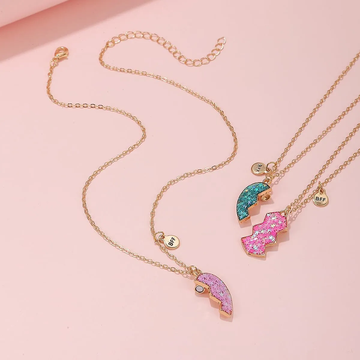 Best Friend Necklaces for 3, Magnetic Stitching Heart-shaped Friendship BFF Sequin Pendant 3PCS/Set Jewelry for Women