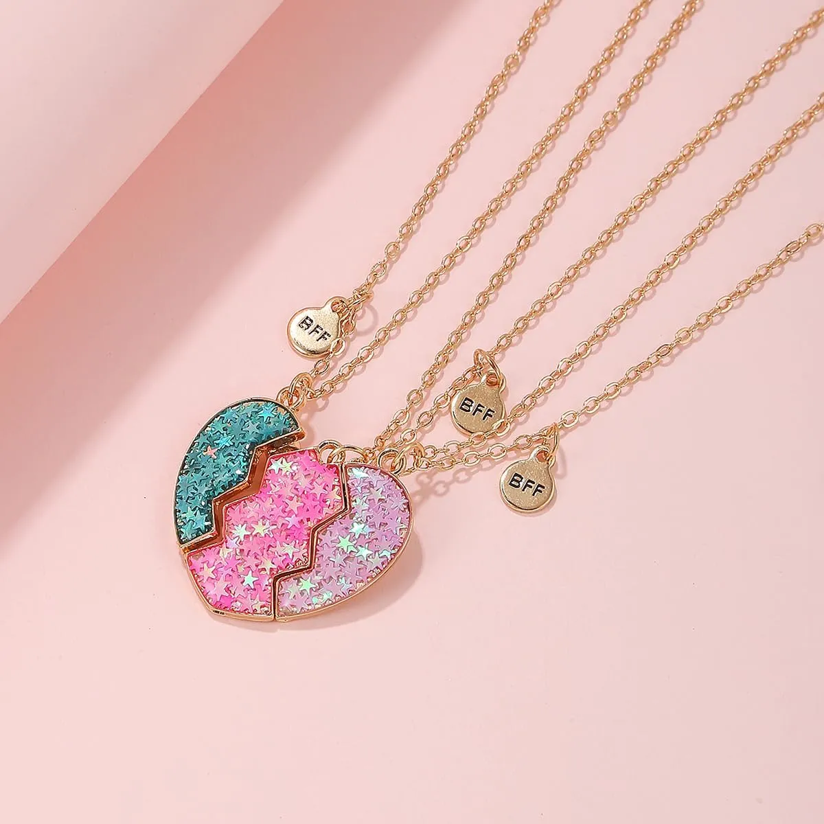 Best Friend Necklaces for 3, Magnetic Stitching Heart-shaped Friendship BFF Sequin Pendant 3PCS/Set Jewelry for Women