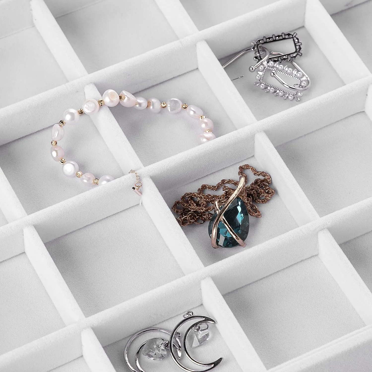 Frebeauty Velvet Jewelry Tray,24 Grid Jewelry Organizer with Clear Lid,Earring Holder Organizer with Clasp,Drawer Insert Rings Pendants Brooches,13.8 x 9.5 x 2 Inches,Gift for Women Girls(White)
