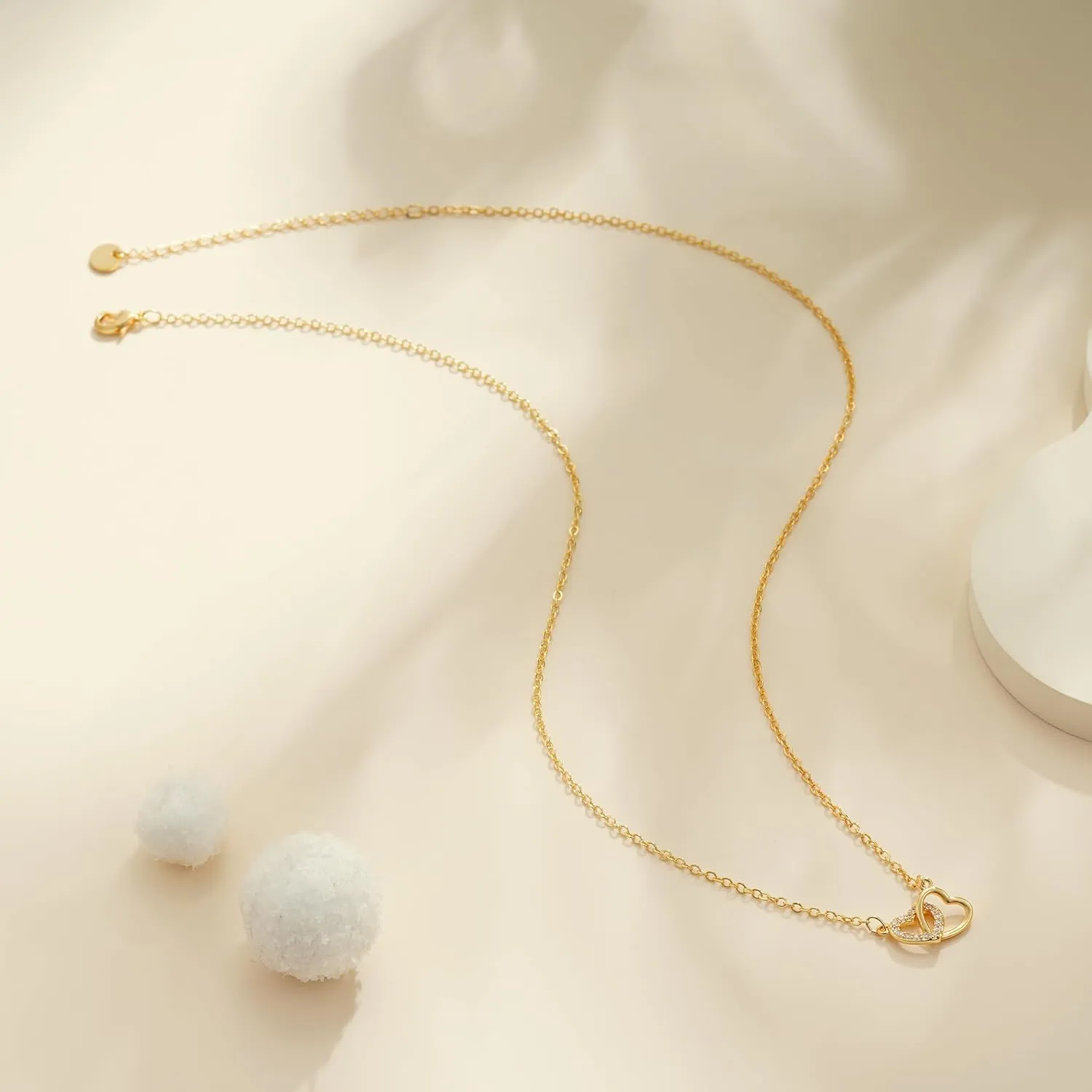 Gold Heart Necklace for Women Girls - 18K Gold Plated Heart Pendant Necklaces Simple Gold Necklace Jewelry for Women Teen Girls Trendy Gifts