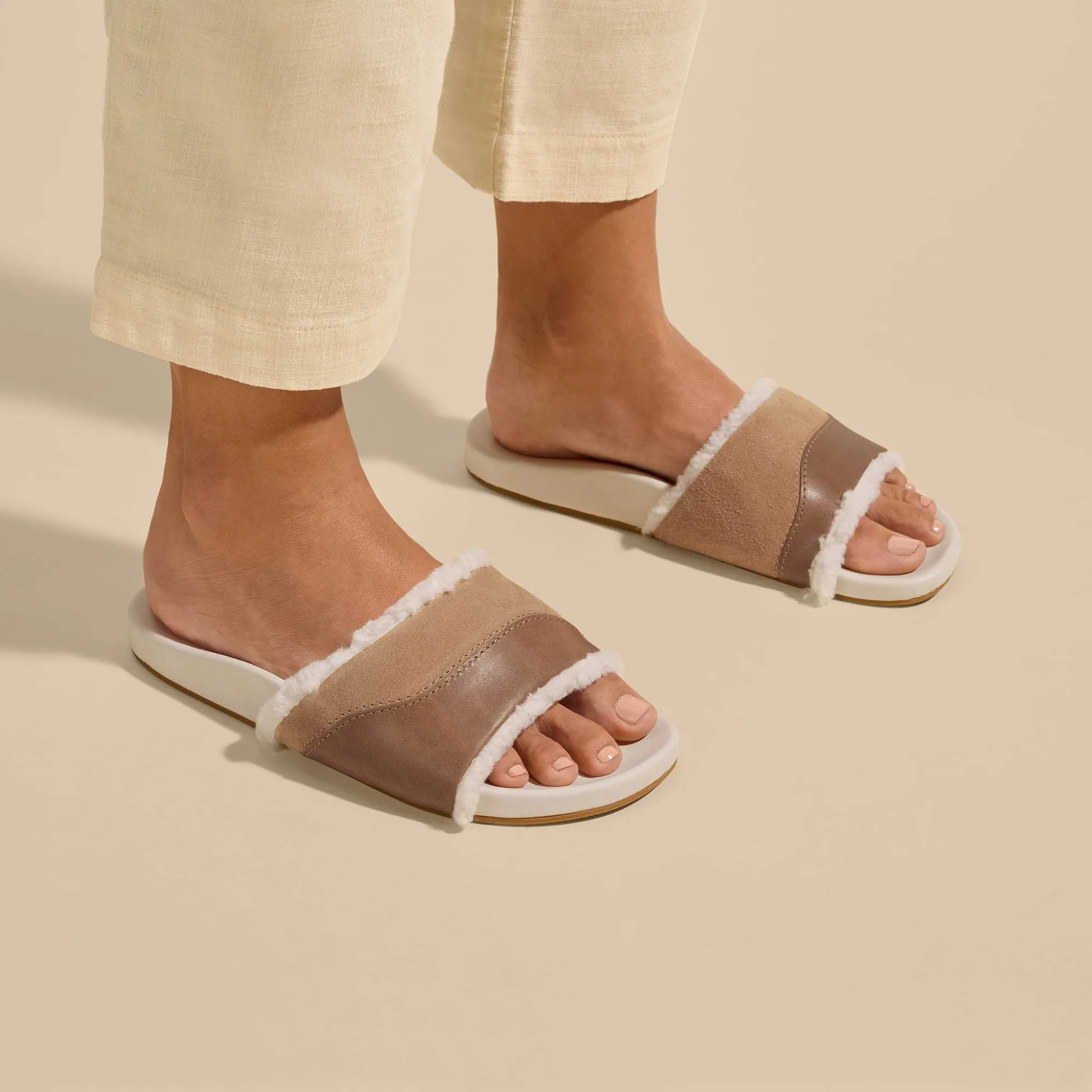 Hala Slide - Tan / Puka