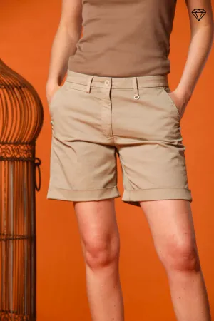 Jaqueline Curvie bermuda chino donna in gabardine con borchie curvy fit ①
