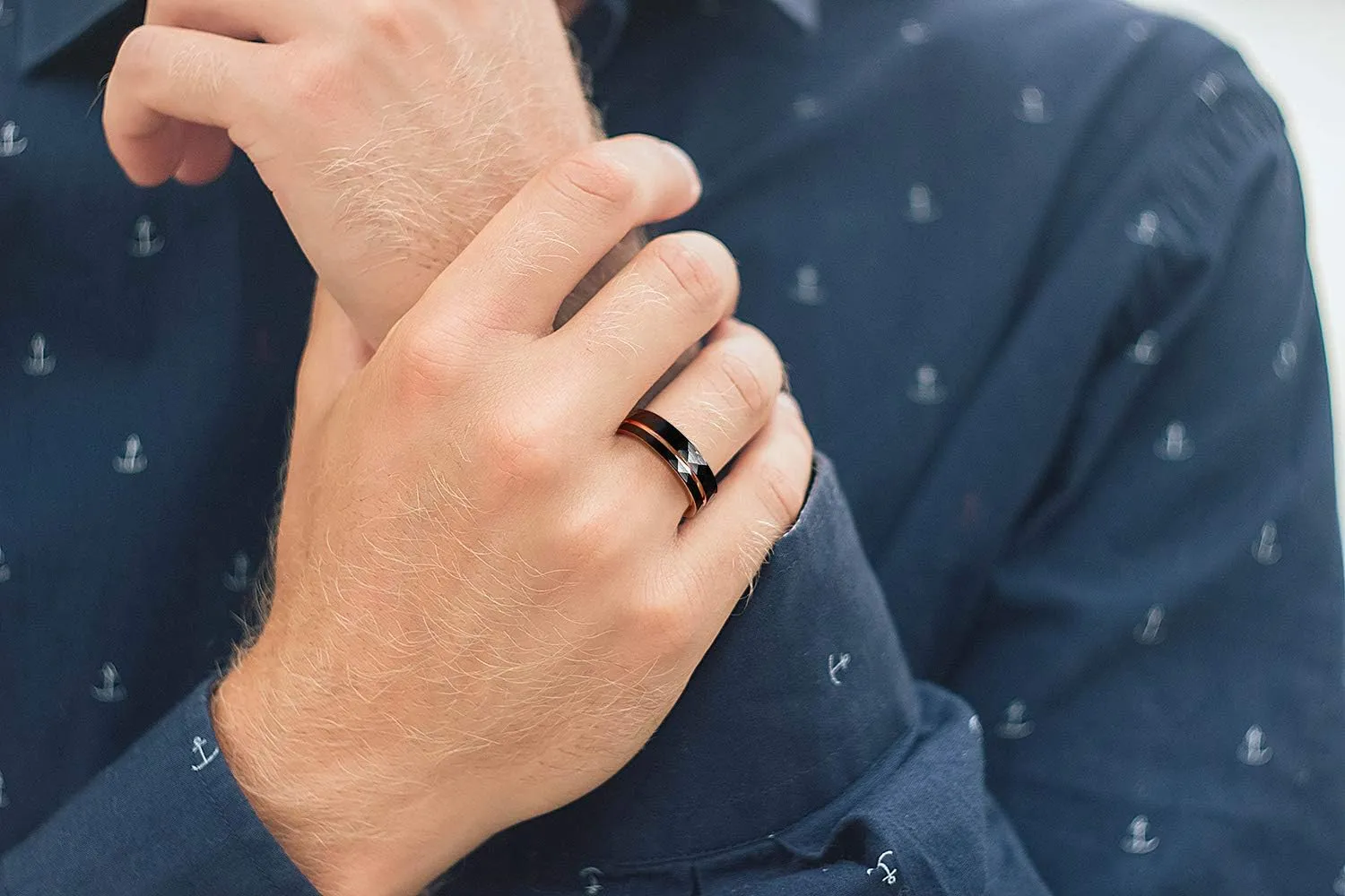 THREE KEYS JEWELRY Mens Womens Black Tungsten Rings 4mm 6mm 8mm Hammered Facet Silver Brushed with Rose Gold Stripe Wedding Bands