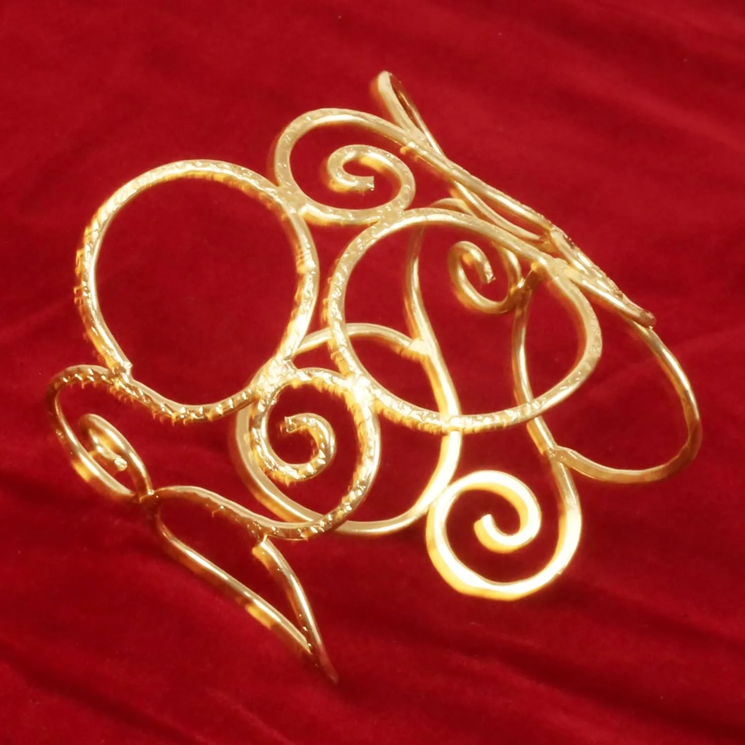 Touchstone Indian Bollywood Desire Handcrafted Fine Workmanship Stylish Free Size Designer Jewelry Cuff Bracelet in Copper Or Gold Tone for Women.