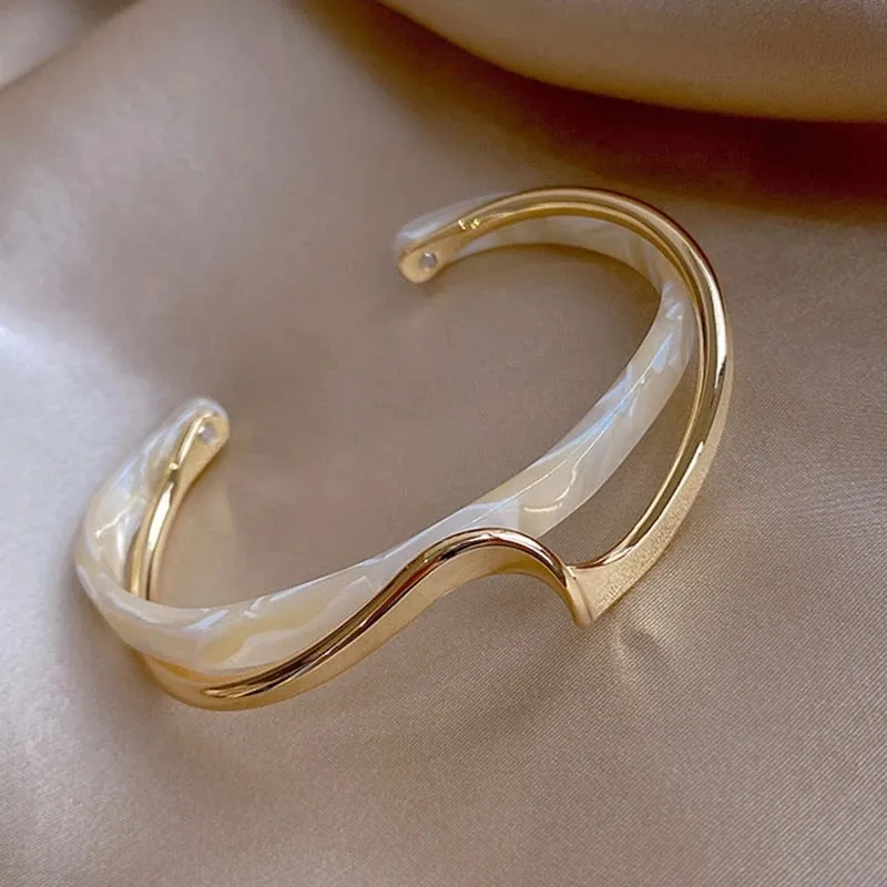 White Shellfish Board Bend Metal Geometric Overlap Acetic Resin Open Bangle