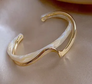 White Shellfish Board Bend Metal Geometric Overlap Acetic Resin Open Bangle